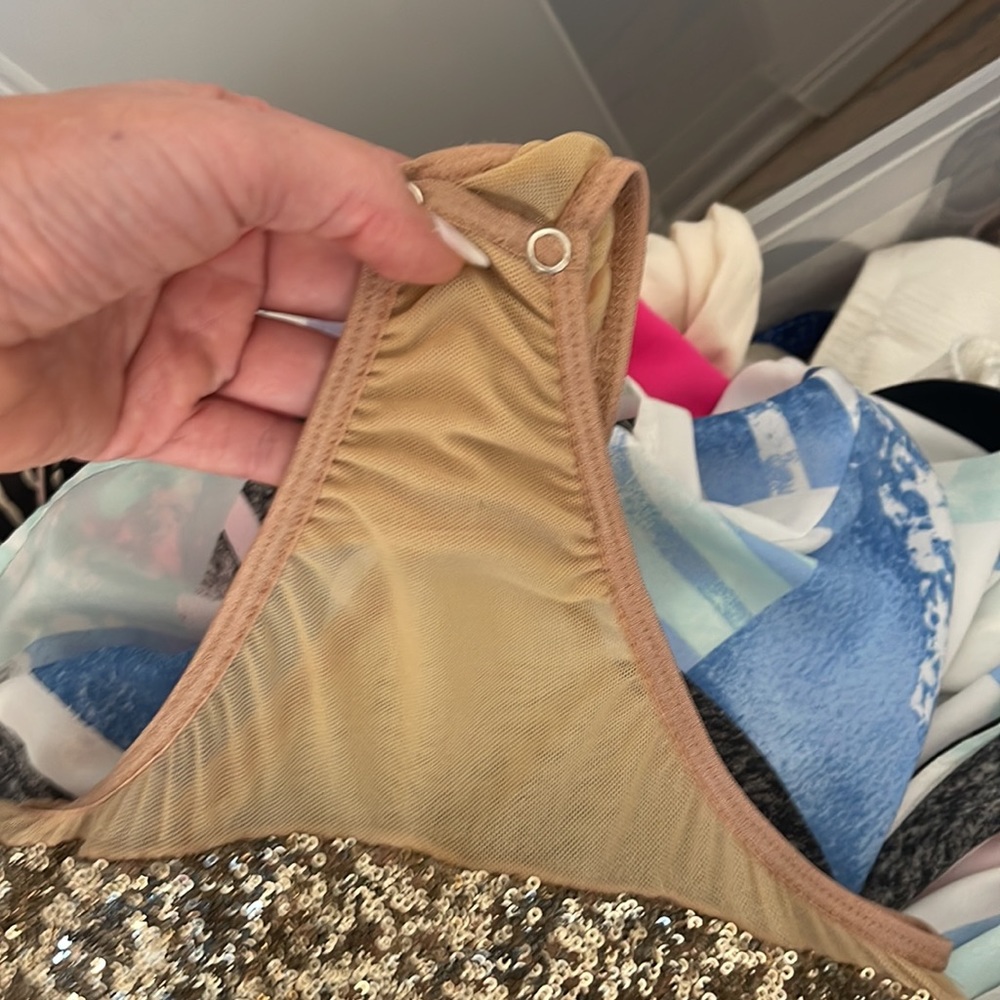 bebe Gold Sequin V-Neck Bodysuit Top - Picture 7 of 8